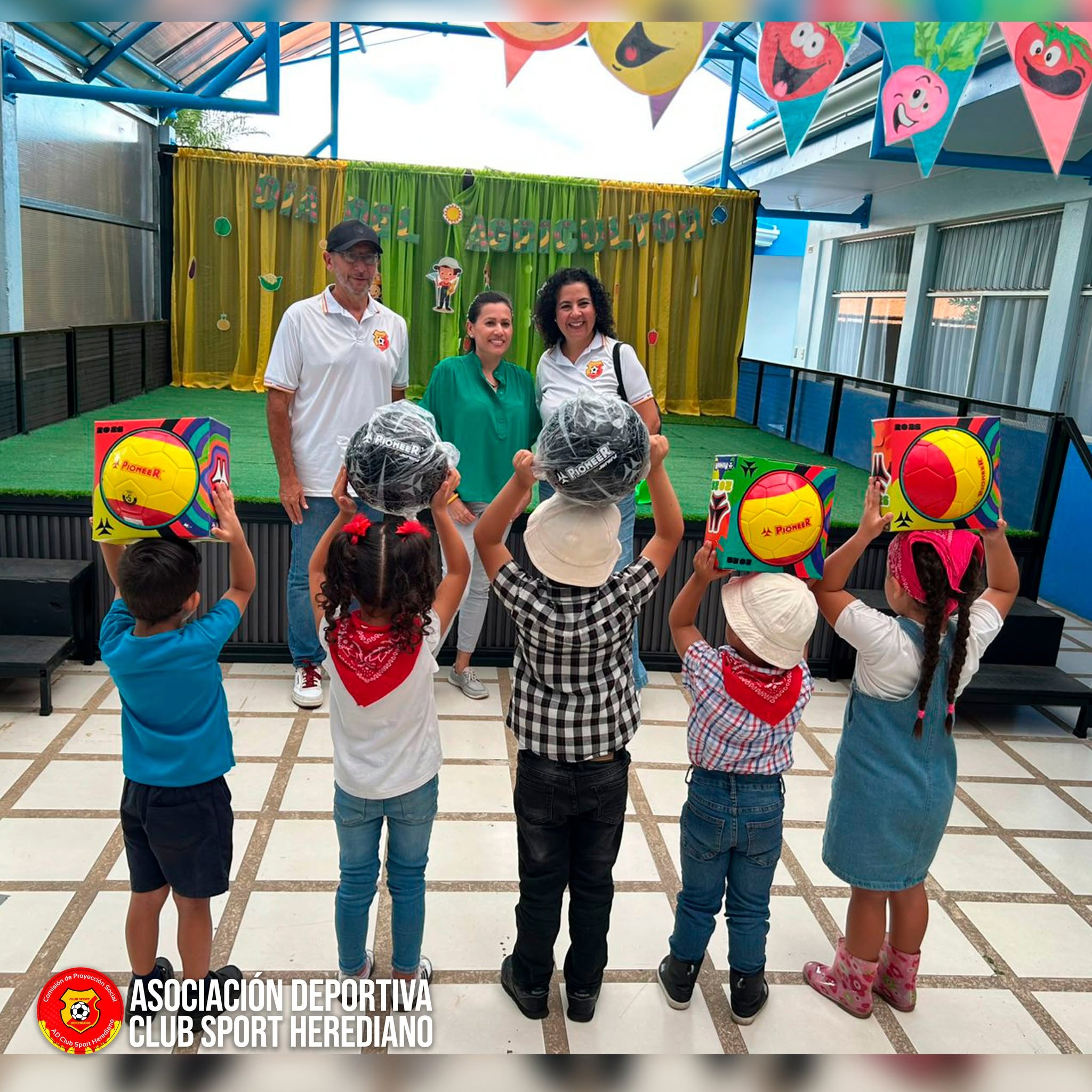 Voluntarios pintando y limpiando el Club